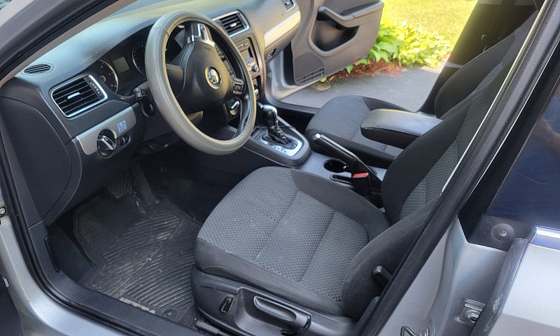 2013 Volkswagen Jett...