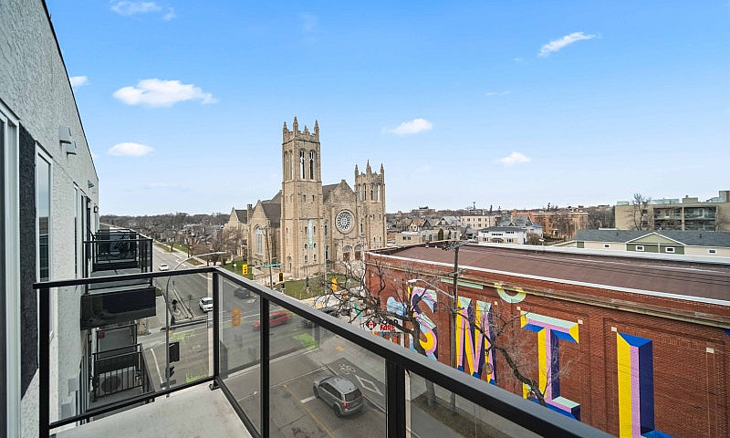 Stunning 2 Bed 2 Bat...