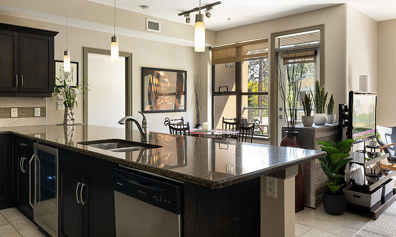 Great Condo Steps Fr...