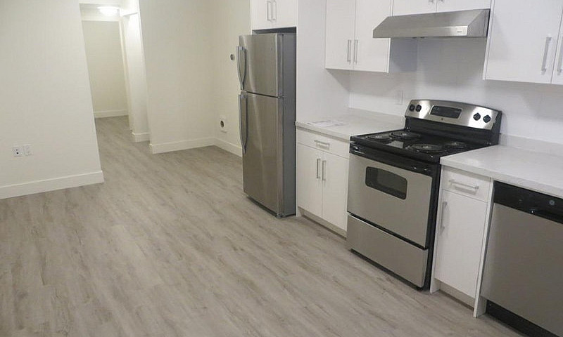 2Br Bsmt Suite Incud...
