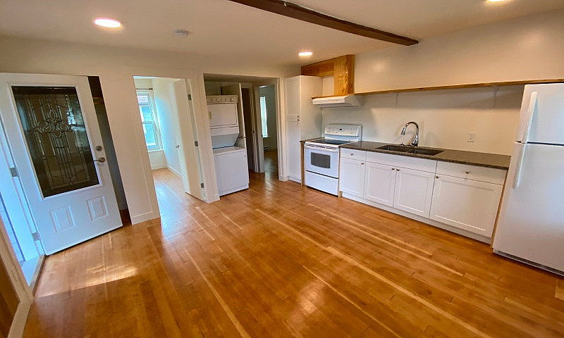 2 Bed, 1 Bath, W/D E...