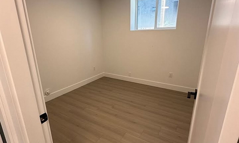 Modern 2 Bedroom Bas...
