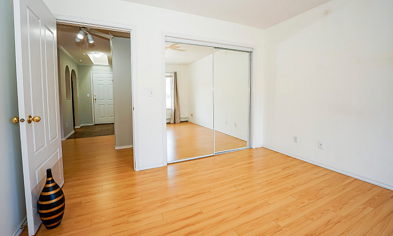250 5 St Se #301, Sa...