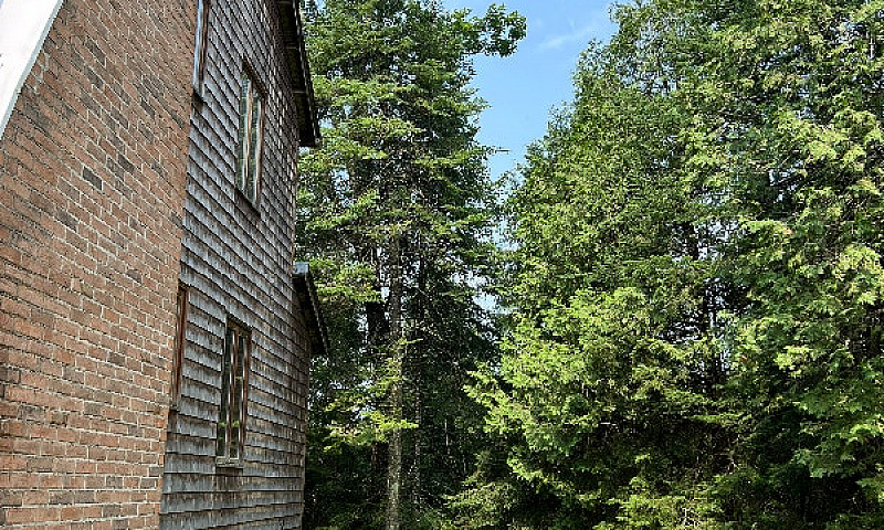 3 Bedroom Country Ho...