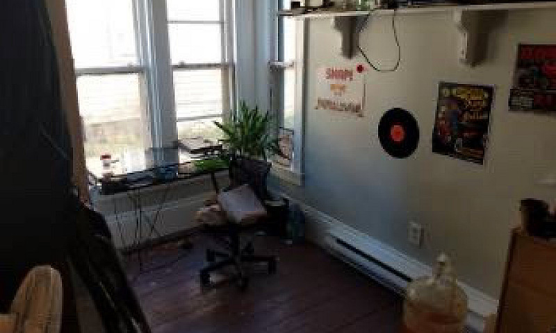 Large 2 Bedroom Apar...