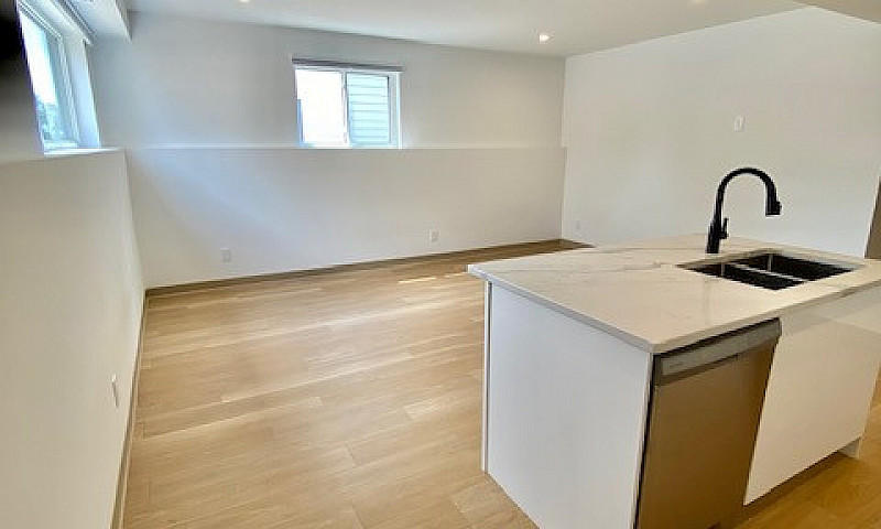 Apartment For Rent: ...