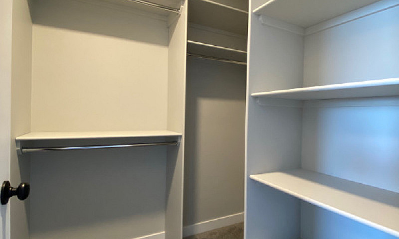 Spacious Duplex- Gre...