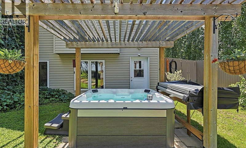 House For Sale In Bo...