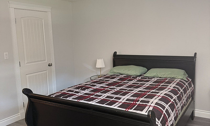 Basement Suite For R...