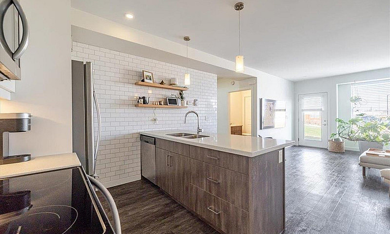 10-865 Rathgar Ave -...