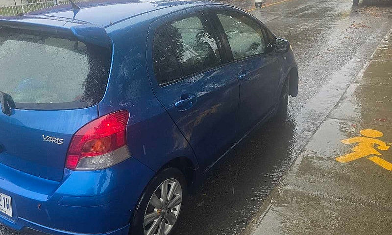 Toyota Yaris Rs 2010...