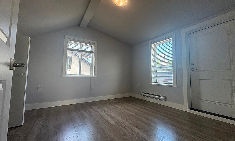 3 Bedrooms Lawnway H...