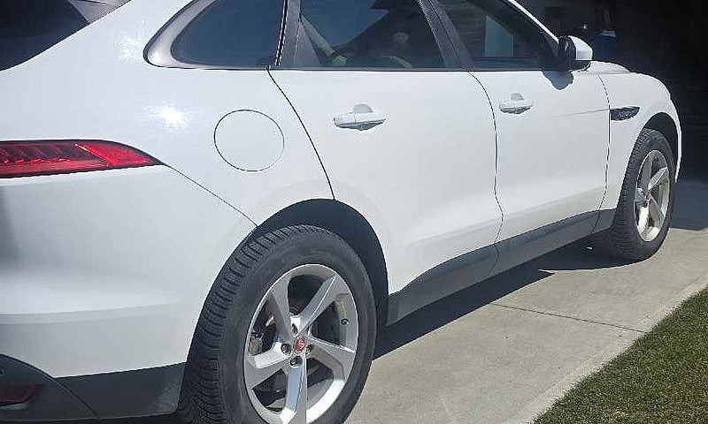 Jaguar F-Pace Premiu...