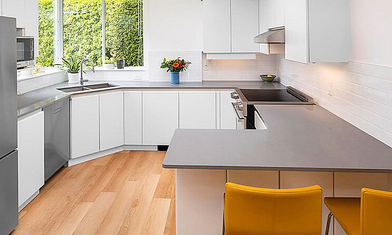 Bright Spacious Down...