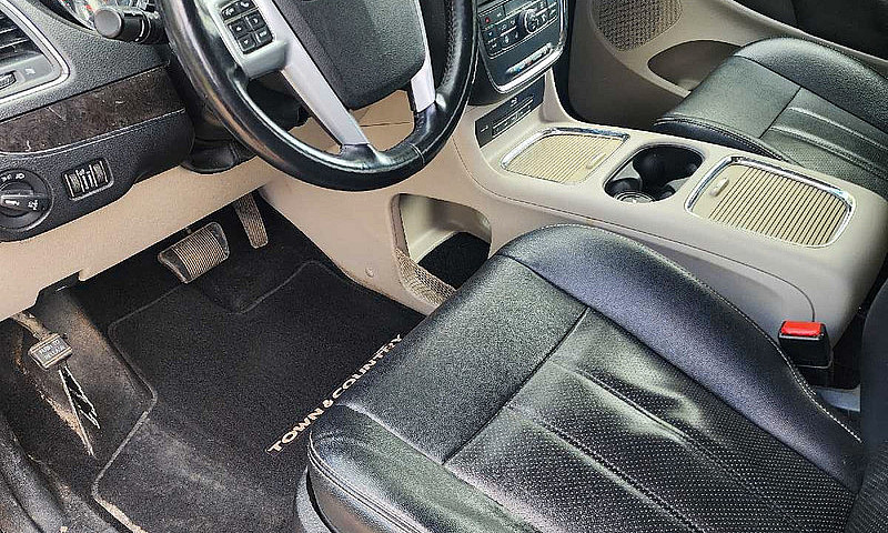 2014 Chrysler Town &...