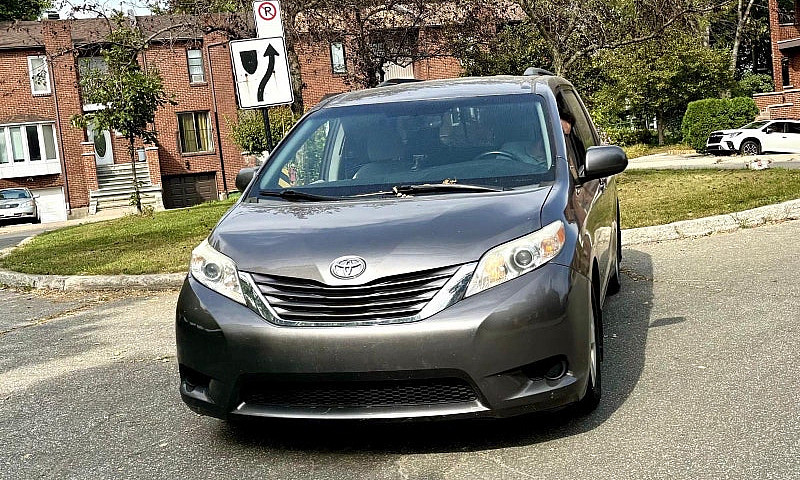 Toyota Sienna ...