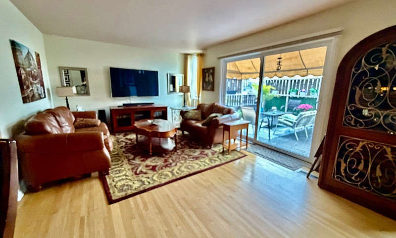 Rare 3 Bed, Den,  To...