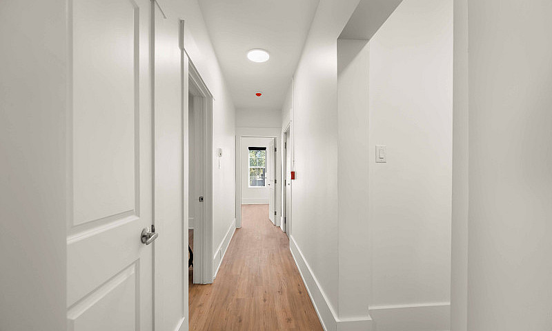 411 Stradbrook Ave -...
