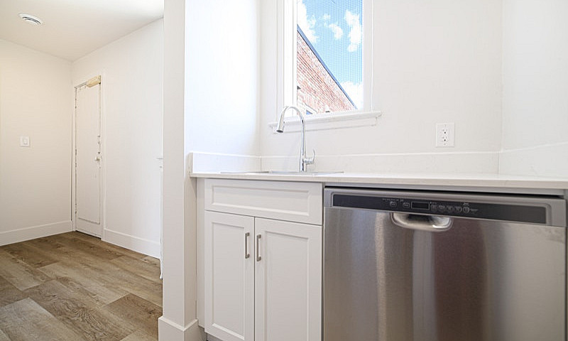Beautiful 1 Bedroom ...