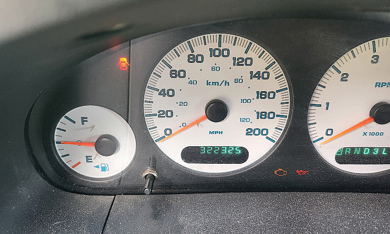 2004 Dodge Grand Car...