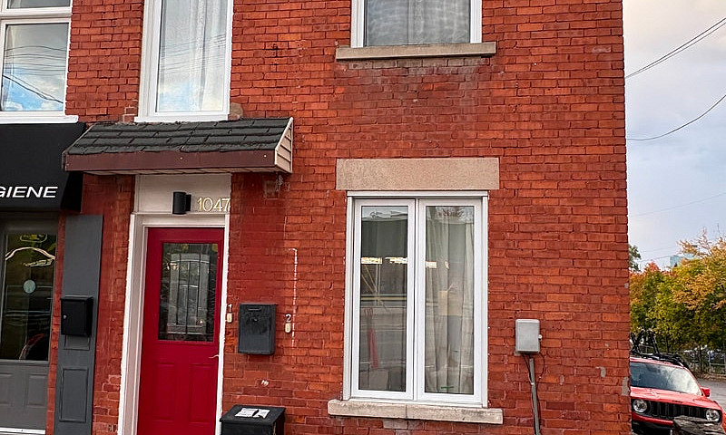 2 Brdr + Den Apartme...