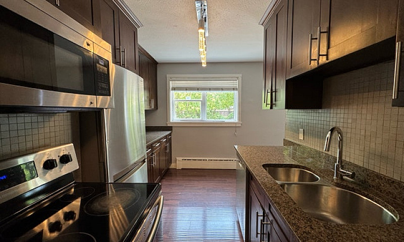 **1Bed 1Bath Condo A...