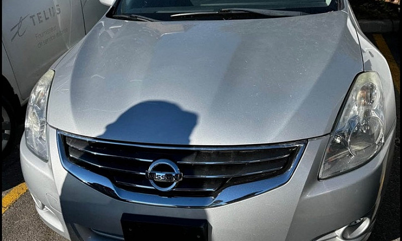 Nisan Altima ...