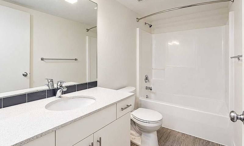 Spacious 2 Bed + 1 B...