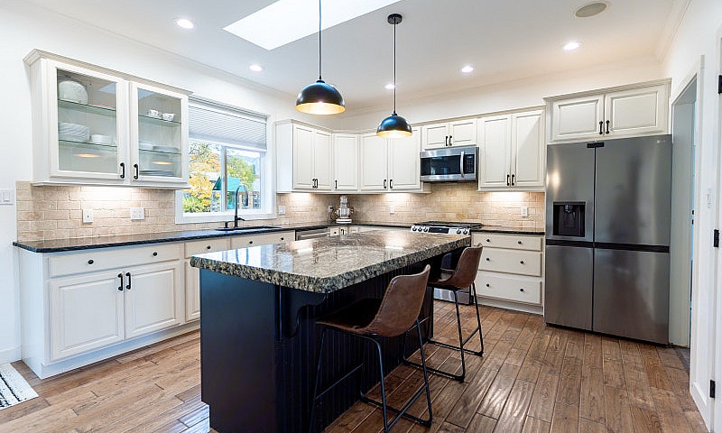 4 Beds 3 Baths - Acr...