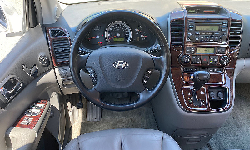 2007 Hyundai Entoura...