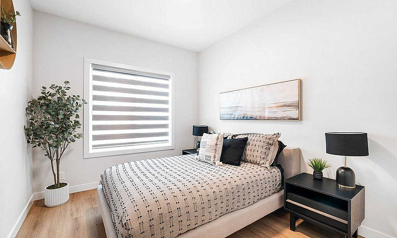 Sublet 3Bed+Den/Stor...