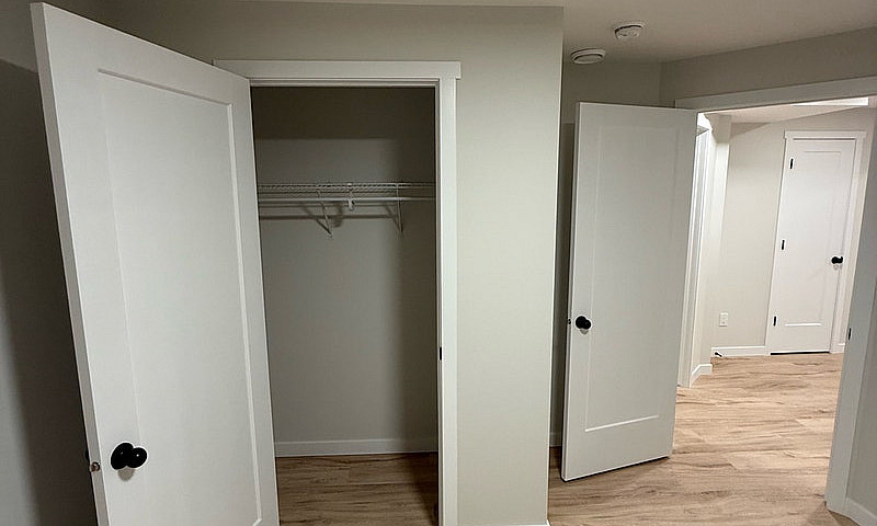 2 Bedroom Basement S...
