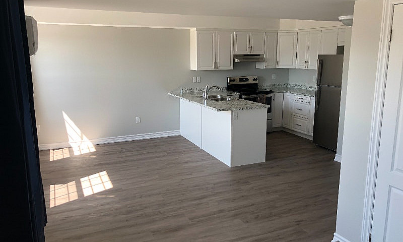 New 2 Bedroom 1.5 Ba...