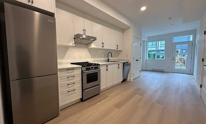 Brand New 1 Bed Gard...