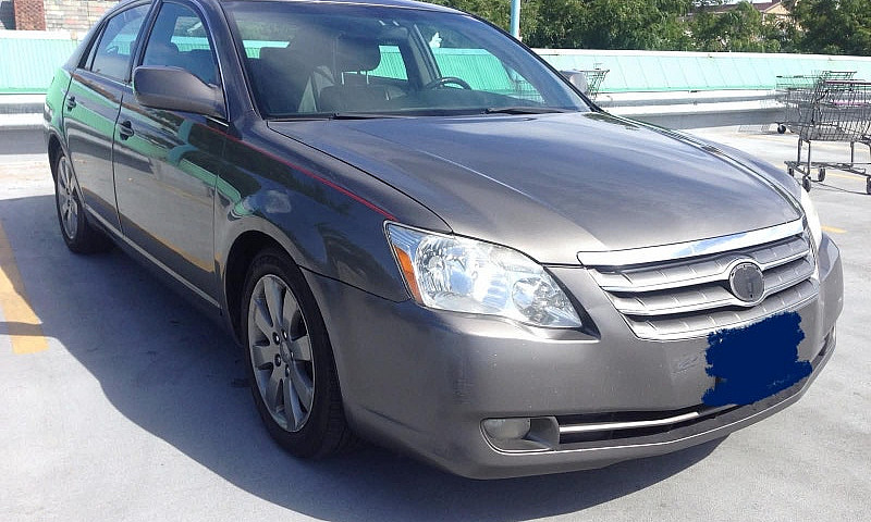 2005 Toyota Avalon X...