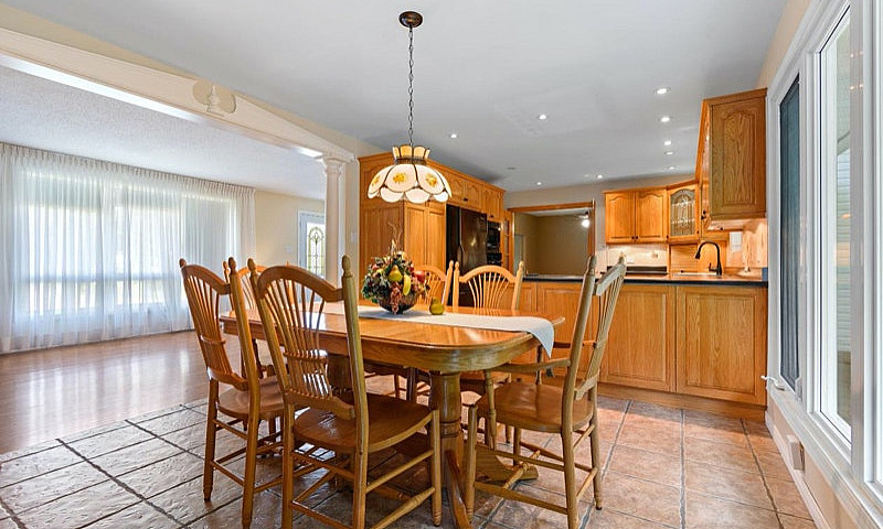 Stunning Country Hom...