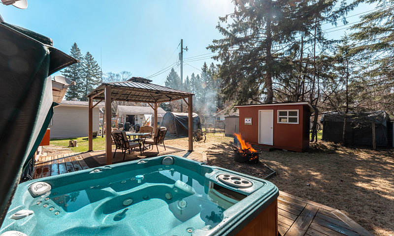 Falcon Lake Townsite...