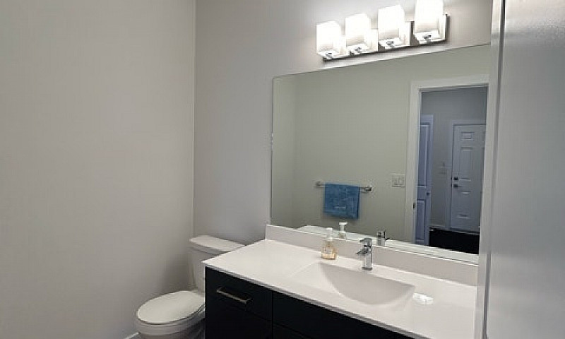 **3Bed 2.5Bath House...