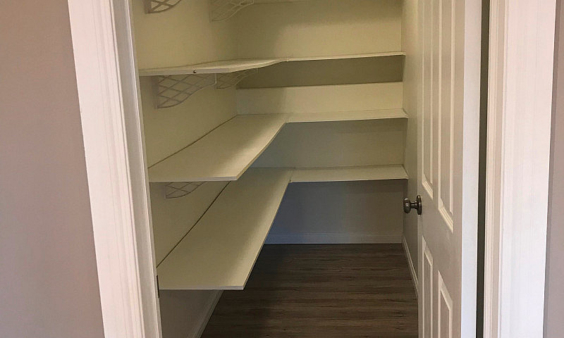 2 Bdrm Legal Basemen...