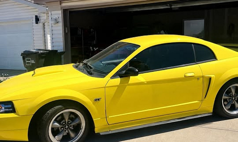 2003 Ford Mustang Gt...