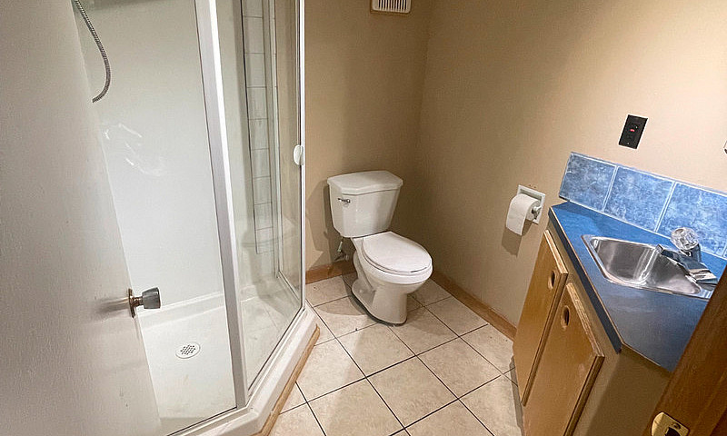 1 Bedroom Basement S...