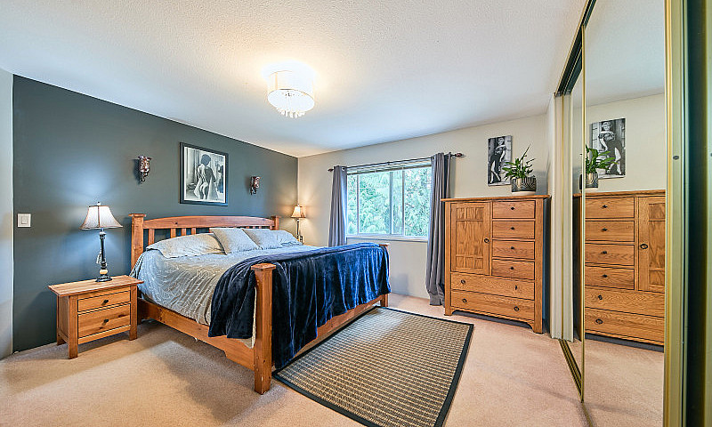 Spacious 5-Bedroom H...