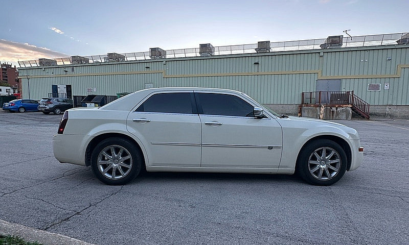 2008 Chrysler 300C...