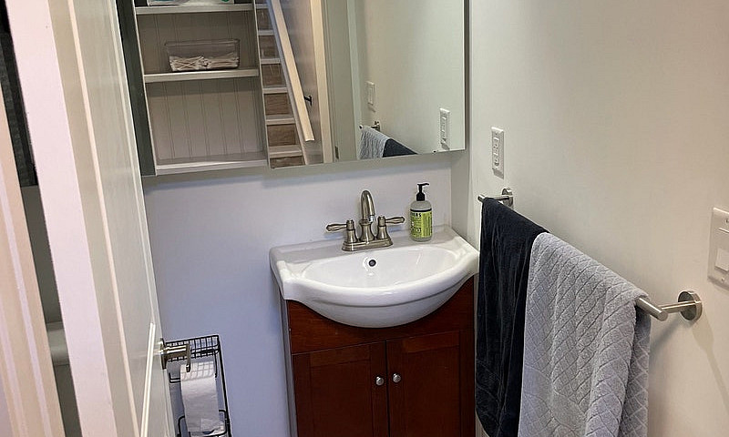 Modern 1-Bdroom Apt ...