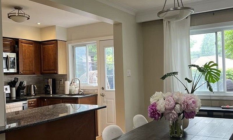 Bright, Spacious 2-F...