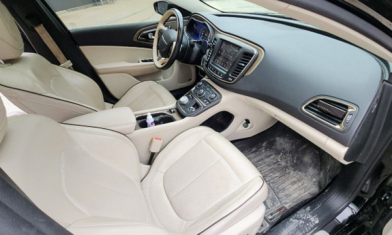 2015 Chrysler 200C V...