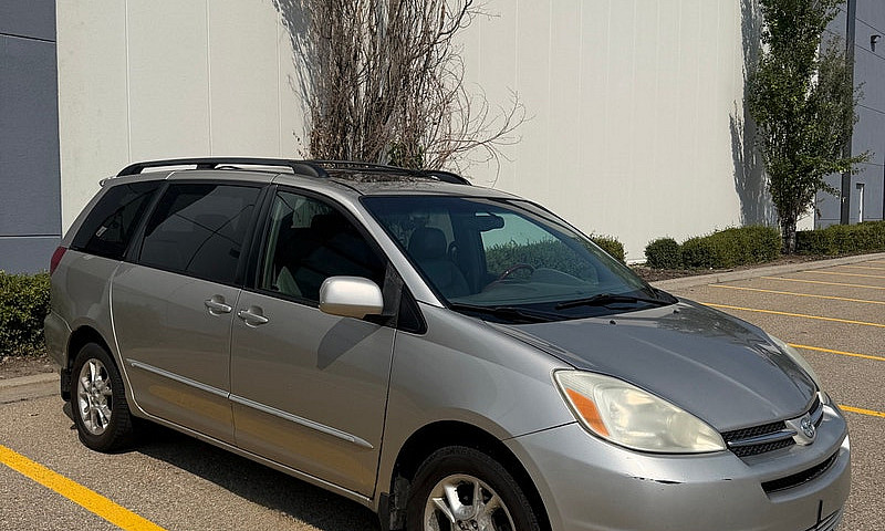 2005 Toyota Sienna A...