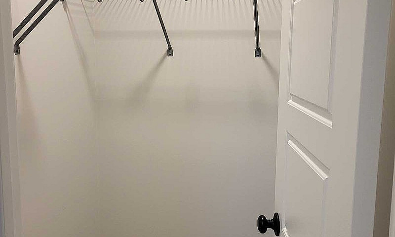 Furnished Room For R...