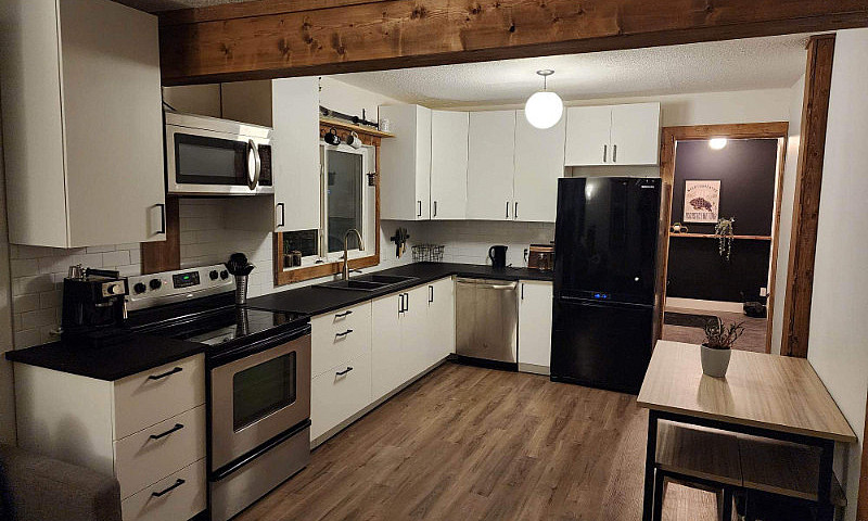 *New Listing*  214 -...
