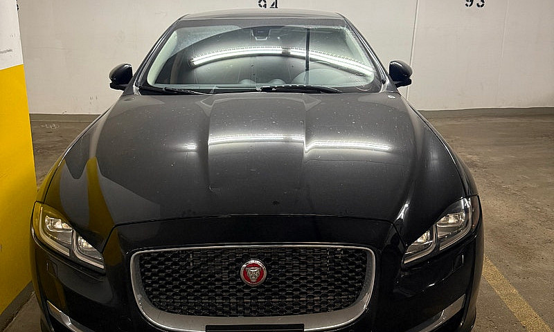 2016 Jaguar Xj...